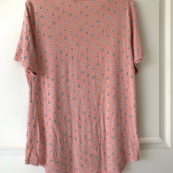 Old Navy Luxe- Pink Women Shirt with Flower print- Size M - Picture 3 of 7